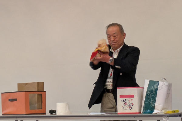 2025年5月24日 (土) 第24回通常総会開催［於：ホテルリガーレ春日野］手品クラブの活動紹介