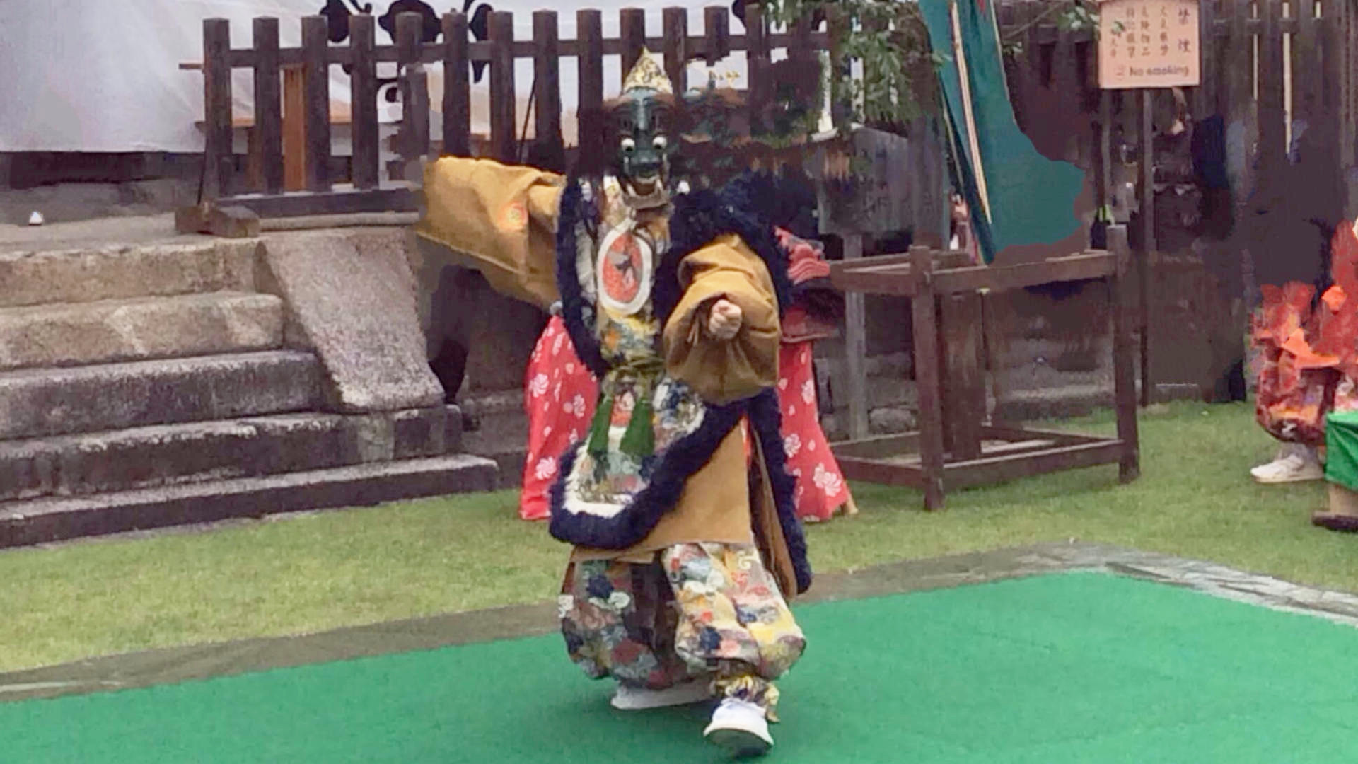 転害会の舞楽奉納