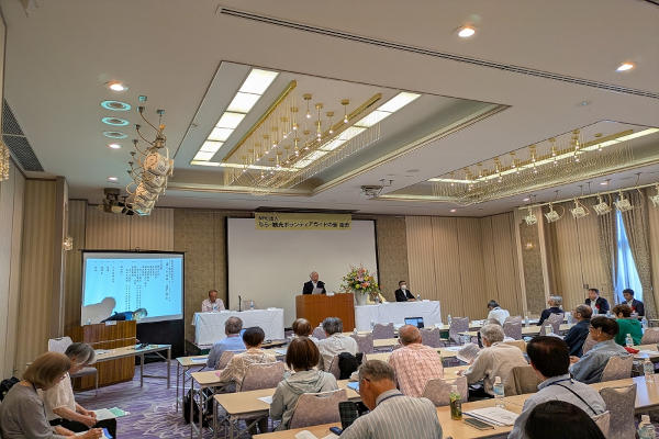 2026年6月16日 (土) 第25回通常総会開催［於：ホテルリガーレ春日野］総会開始、102名の出席がありました